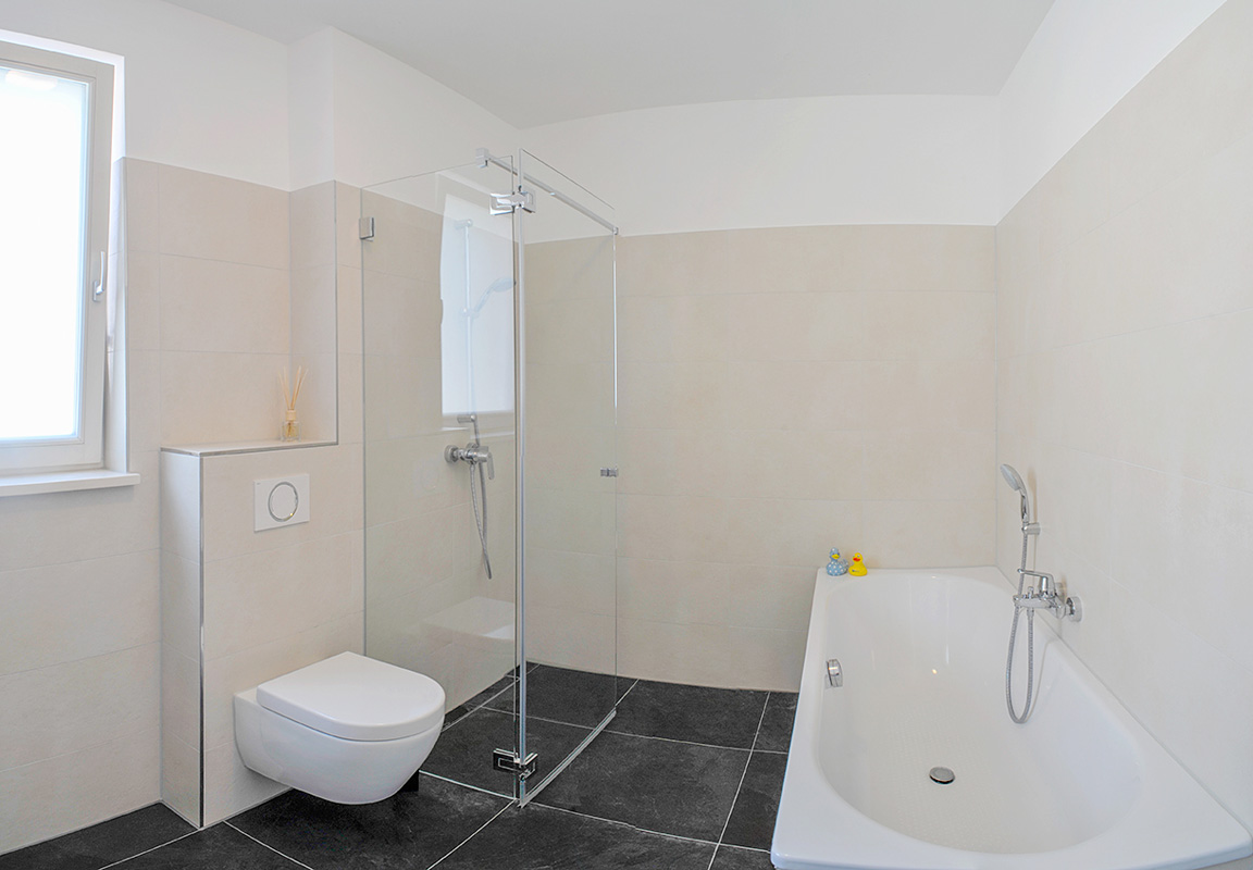 Perfekte Einbau-Duschen für kleine Bäder