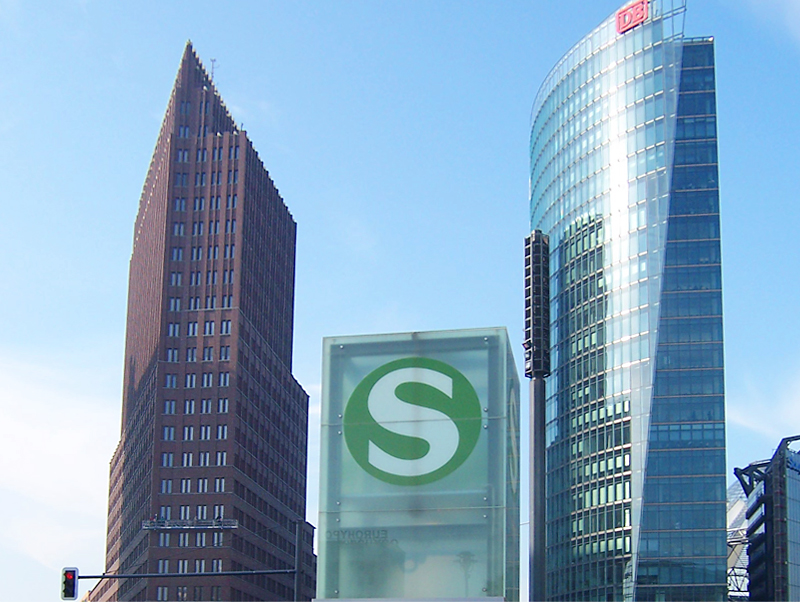 S-Bahn Schachtaufzug am Potsdamer Platz